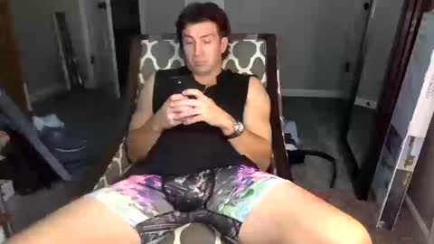 Snapshot of shimmyloe chatting on 10/18/25, 09:21 shimmyloe online show from 10/18/25, 09:21