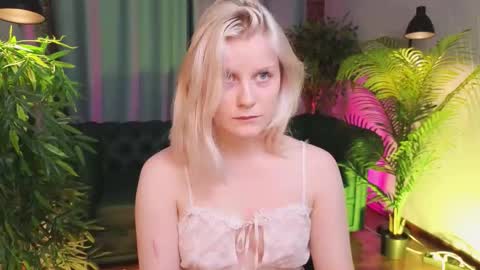 help me reach my first 25 thumbs up online show from 11/01/25, 02:41