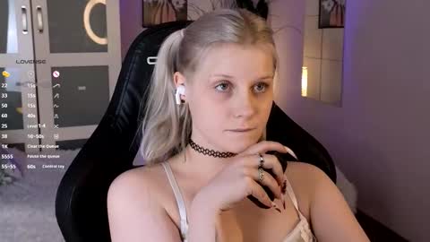 help me reach my first 25 thumbs up online show from 11/28/25, 10:01