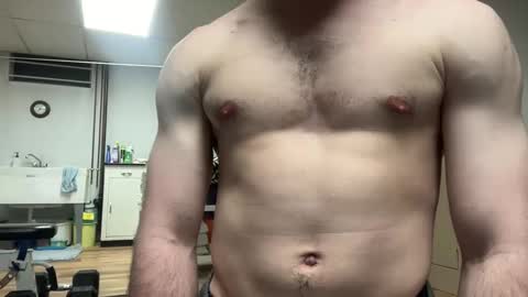 Snapshot of shirtlesshunk15 chatting on 04/11/26, 12:37 shirtlesshunk15 online show from 04/11/26, 12:37