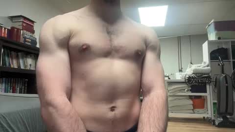 Snapshot of shirtlesshunk15 chatting on 04/20/26, 02:58 shirtlesshunk15 online show from 04/20/26, 02:58