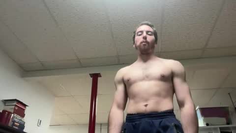 Snapshot of shirtlesshunk15 chatting on 04/21/26, 02:51 shirtlesshunk15 online show from 04/21/26, 02:51