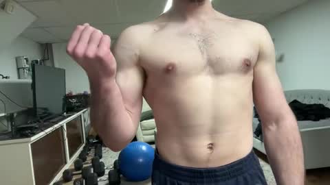 Snapshot of shirtlesshunk15 chatting on 04/21/26, 11:40 shirtlesshunk15 online show from 04/21/26, 11:40