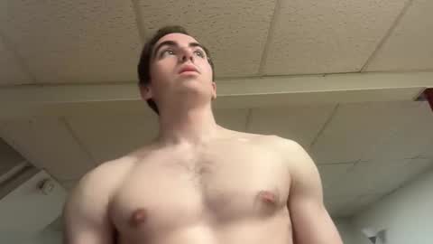 Snapshot of shirtlesshunk15 chatting on 04/27/26, 03:04 shirtlesshunk15 online show from 04/27/26, 03:04