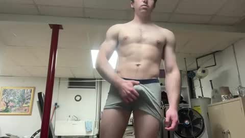 Snapshot of shirtlesshunk15 chatting on 04/28/26, 03:33 shirtlesshunk15 online show from 04/28/26, 03:33