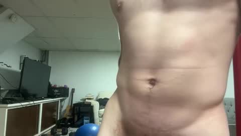 Snapshot of shirtlesshunk15 chatting on 05/18/26, 04:51 shirtlesshunk15 online show from 05/18/26, 04:51
