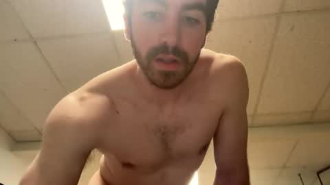 Snapshot of shirtlesshunk15 chatting on 05/22/26, 01:35 shirtlesshunk15 online show from 05/22/26, 01:35