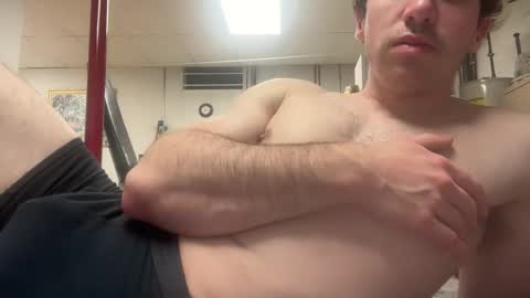 Snapshot of shirtlesshunk15 chatting on 06/01/26, 01:18 shirtlesshunk15 online show from 06/01/26, 01:18