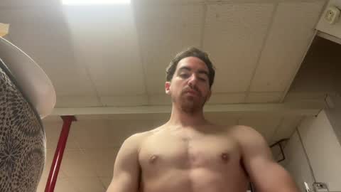 Snapshot of shirtlesshunk15 chatting on 06/13/26, 08:56 shirtlesshunk15 online show from 06/13/26, 08:56