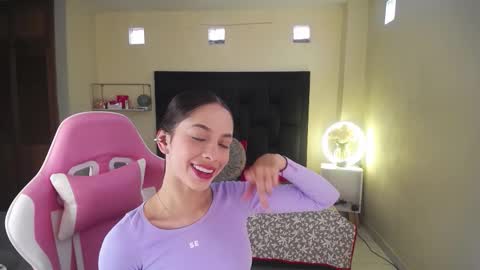 Snapshot of shkendall chatting on 10/28/25, 12:41 kendal online show from 10/28/25, 12:41