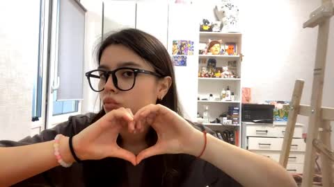 Snapshot of shontagrabowski chatting on 04/04/26, 02:14 Marie online show from 04/04/26, 02:14