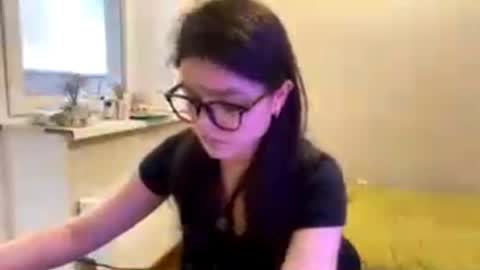 Snapshot of shontagrabowski chatting on 06/04/26, 02:34 Marie online show from 06/04/26, 02:34