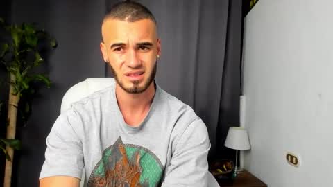 Snapshot of shooter_boy_ chatting on 12/02/25, 01:44 Shooter online show from 12/02/25, 01:44