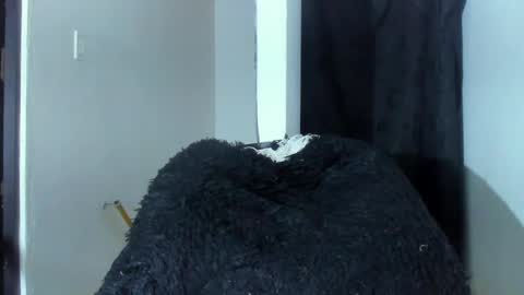 Snapshot of shooter_boy_ chatting on 05/20/26, 04:51 Shooter online show from 05/20/26, 04:51