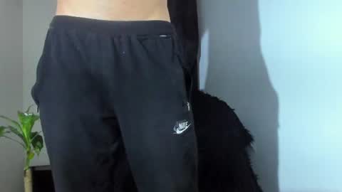 Snapshot of shooter_boy_ chatting on 08/03/26, 04:00 Shooter online show from 08/03/26, 04:00