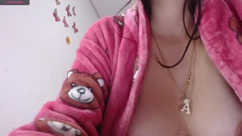 Snapshot of shopiagarcia_ chatting on 12/31/24, 11:53 lamai online show from 12/31/24, 11:53