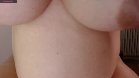 Snapshot of shopiagarcia_ chatting on 02/11/25, 12:05 lamai online show from 02/11/25, 12:05
