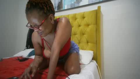 Snapshot of shotofmocha chatting on 10/20/25, 08:31 shotofmocha online show from 10/20/25, 08:31