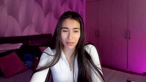 Snapshot of shy_bambiii chatting on 11/04/25, 01:48 Mika online show from 11/04/25, 01:48