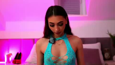 Snapshot of shy_eveline chatting on 06/19/26, 05:17 shy_eveline online show from 06/19/26, 05:17
