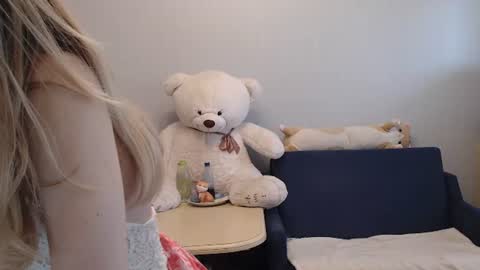 Snapshot of shy_moony chatting on 06/12/26, 01:21 just Alex online show from 06/12/26, 01:21
