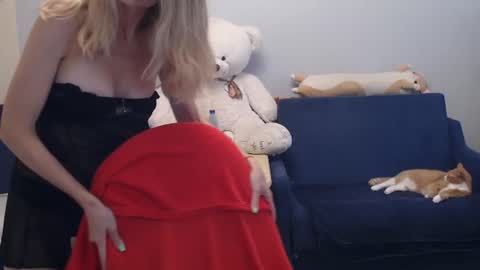 Snapshot of shy_moony chatting on 07/27/26, 05:53 just Alex online show from 07/27/26, 05:53