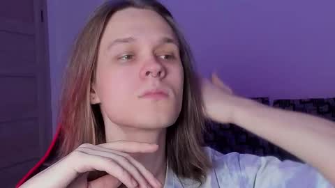 Snapshot of shy_nny chatting on 10/14/25, 11:11 Mark online show from 10/14/25, 11:11