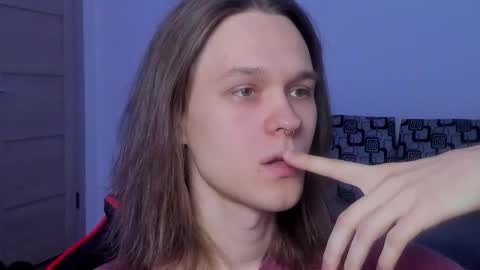 Snapshot of shy_nny chatting on 10/22/25, 12:16 Mark online show from 10/22/25, 12:16