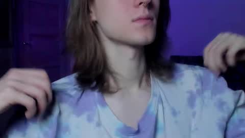 Snapshot of shy_nny chatting on 10/31/25, 09:05 Mark online show from 10/31/25, 09:05