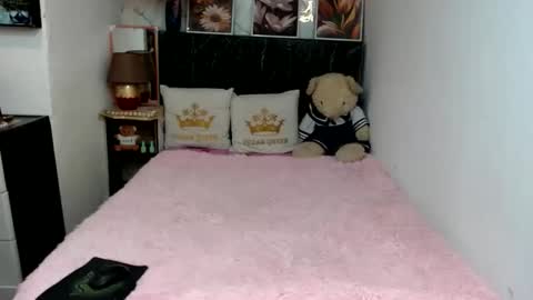 Snapshot of shy_pinay chatting on 09/30/25, 09:42 shy_pinay online show from 09/30/25, 09:42