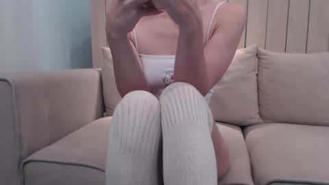 shy_schoolgirl_ online show from 12/20/24, 12:38