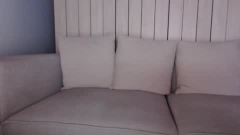 shy_schoolgirl_ online show from 12/24/24, 10:28