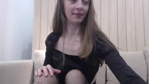 shy_schoolgirl_ online show from 12/30/24, 02:40