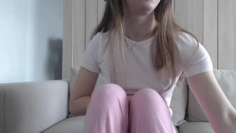 shy_schoolgirl_ online show from 03/05/25, 09:05