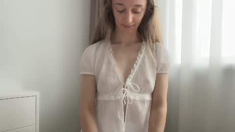 shy_schoolgirl_ online show from 05/20/26, 08:20