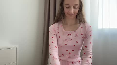 shy_schoolgirl_ online show from 05/23/26, 01:15