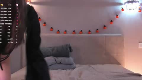 Snapshot of shy_starlight chatting on 12/18/25, 09:59 Melanie online show from 12/18/25, 09:59