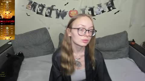 Snapshot of shy_suchka chatting on 11/02/25, 06:54 Melissa online show from 11/02/25, 06:54