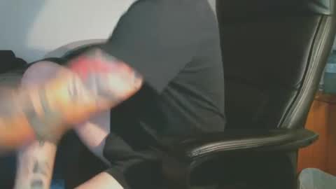 shyboyhugecum2020 online show from 10/28/25, 02:59