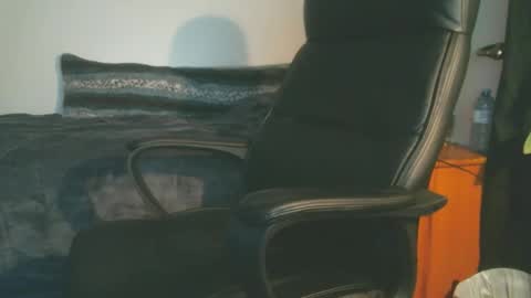 Snapshot of shyboyhugecum2020 chatting on 11/18/25, 04:17 shyboyhugecum2020 online show from 11/18/25, 04:17