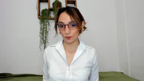 Snapshot of shybut_naughty chatting on 12/14/24, 01:16 Tell me Ari My only social media will be IG online show from 12/14/24, 01:16