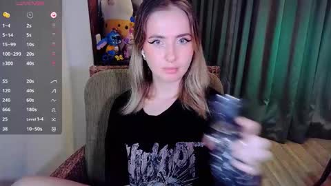 Effie online show from 10/11/25, 06:23