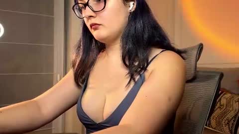 Snapshot of shylittlemouth chatting on 06/12/26, 07:24 Vanessa online show from 06/12/26, 07:24