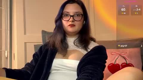 Snapshot of shylittlemouth chatting on 06/16/26, 07:05 Vanessa online show from 06/16/26, 07:05