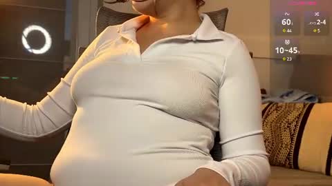 Snapshot of shylittlemouth chatting on 07/21/26, 01:30 Vanessa online show from 07/21/26, 01:30