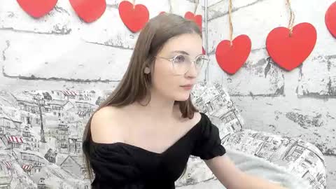 Snapshot of shyly_lisa chatting on 10/18/25, 01:41 shyly_lisa online show from 10/18/25, 01:41