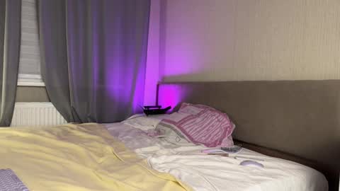 Amelia online show from 10/08/25, 07:22