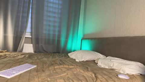 Amelia online show from 10/20/25, 07:14