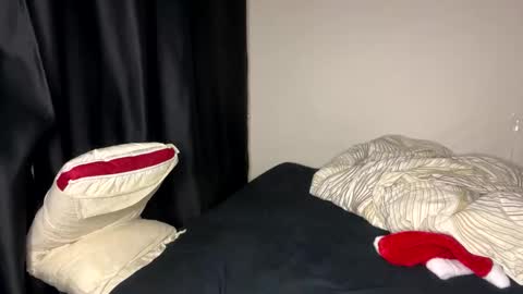 Snapshot of shyredstar chatting on 12/27/24, 02:01 Tom and Betty online show from 12/27/24, 02:01