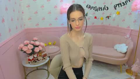 Snapshot of shysasshy chatting on 12/17/24, 05:07 Sicily online show from 12/17/24, 05:07